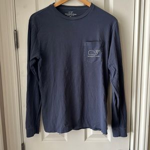 Vineyard vines 100% cotton long sleeved pocket tee. Men’s XS.